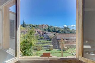 House in Gènova. Chalet con jardin y piscina