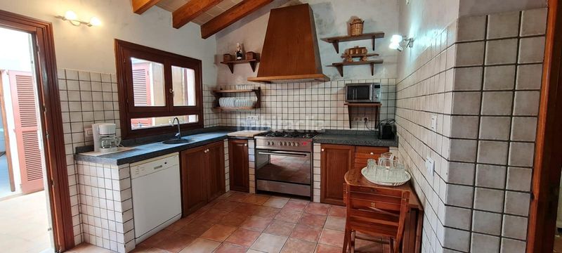 Foto 1af8b6eb-524c-4f47-98c9-5af420420584. Casa adossada amb aparcament a Artà poble Artà