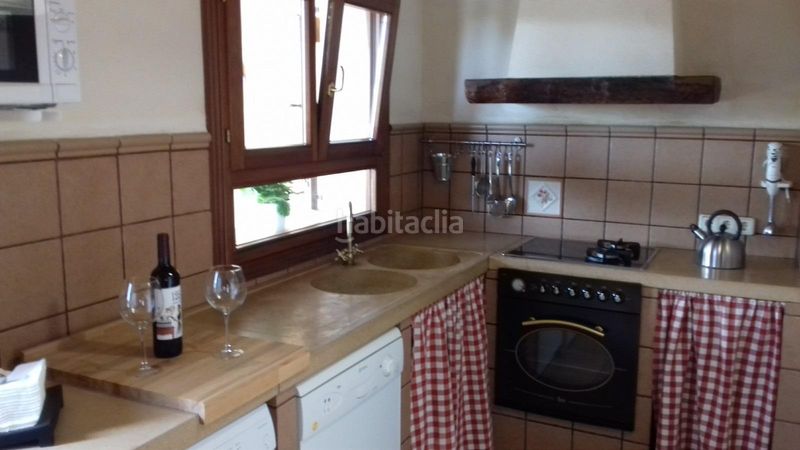 Foto a4b2e47a-c42f-4779-8d57-63af34dc28a1. Casa adossada amb aparcament a Artà poble Artà