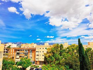 Appartement à Son Oliva. Ático con terraza soleada y vistas despejadas en plaza de toros
