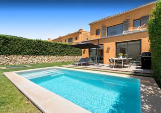 Casa adossada a Calvià Poble. Casa adosada en es capdellà con estilo y confort  jardín, piscin