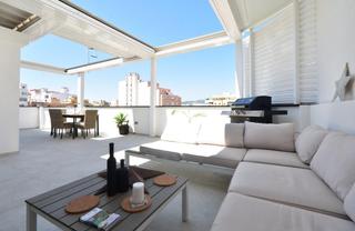 Àtic a Plaça de Toros. Ático de lujo con terraza privada y diseño contemporáneo en plaz