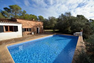 Masia a Sa Casa Blanca. Encantadora finca rústica en casa blanca