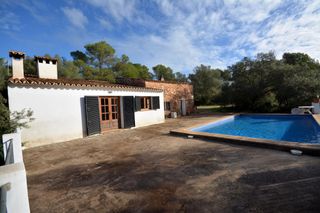 Bauernhof in Sa Casa Blanca. Encantadora finca rústica en casa blanca