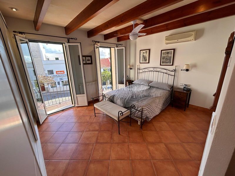 Foto 5563a689-9a9a-4135-9ccc-34defbb81ec9. Casa adossada amb aparcament piscina a Alaior poble Alaior