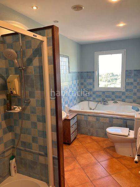 Foto cf9090ed-bc1b-48dd-bc02-00b3653bfe45. Casa adossada amb aparcament piscina a Alaior poble Alaior