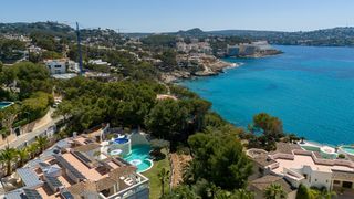 Xalet a Costa de la Calma. Villa de lujo extraordinaria en primera línea de mar con vistas