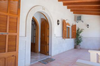 Chalet in Ses Salines Poble. Chalet exclusivo en alquiler con opción de compra o venta direct