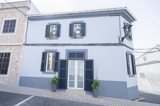 House  Calle antoni monjo 5. Casa mallorquina con encanto y vistas a la serra tramuntana en m
