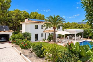 Xalet a Costa de la Calma. Villa ecológica de lujo en santa ponsa  tecnología, elegancia y
