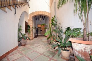 Duplex in Sant Jaume. Piso dúplex en zona sant jaume  centro de palma