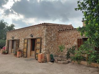 Xalet  Polígono poligon 25. Piedra, madera y grandes espacios una finca con auténtico caráct
