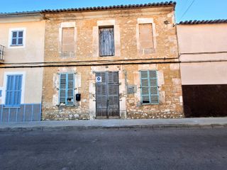 Masia  Carretera de son servera. Casa pueblo en sant lloren� 235.000  con cochera y patio