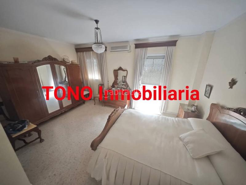 Foto 175e7b1c-f197-4c43-8ed4-21692197a32a. Casa adossada amb aparcament a Écija