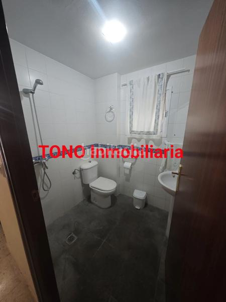 Foto aca2cfbc-7e2d-4d34-bf8e-1e1b7609dcd5. Casa adossada amb aparcament a Écija