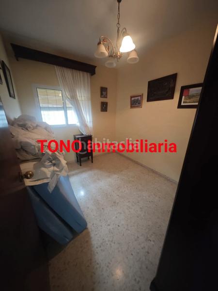 Foto b0172876-d0c5-41a6-82e9-1f4be364bc95. Casa adossada amb aparcament a Écija