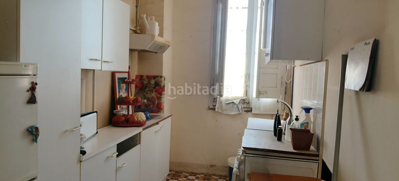 Foto 0e68b994-440f-4145-b3ce-63d86235915f. Masia amb xemeneia aparcament a Roca del Vallès (La)