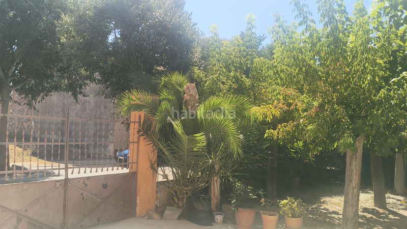 Foto 5b50dbe1-7965-4e62-8a37-73de361719fd. Masia amb xemeneia aparcament a Roca del Vallès (La)