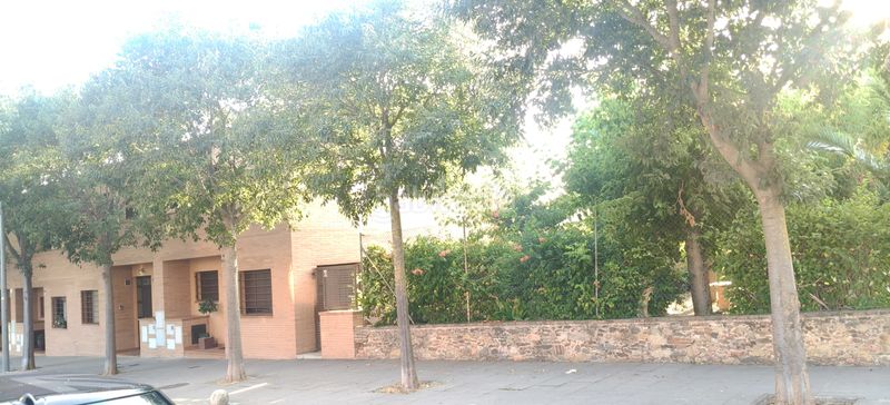 Foto 83a23300-de98-49da-8b32-6901316cfc76. Masia amb xemeneia aparcament a Roca del Vallès (La)
