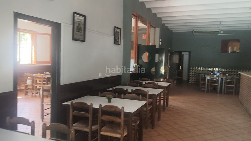 Foto d9d40aa4-478b-4951-ac2a-662b82109dca. Masia amb xemeneia aparcament a Roca del Vallès (La)