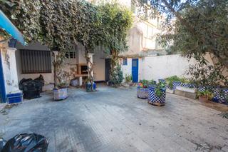 Maison à Olesa de Montserrat. Majestuosa casa esquinera a 3 vientos  con acceso a dos calles,