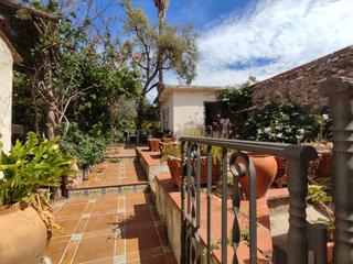 Maison jumelée à Olesa de Montserrat. Espaciosa casa con patio.