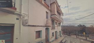 Casa adossada a Abrera. Casa a rehabilitar totalmente