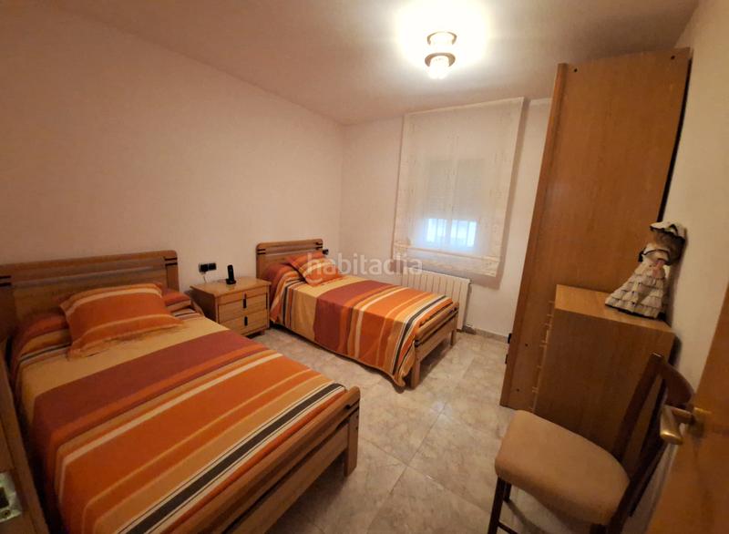 Foto d8d80dbf-ee43-4f14-b129-f2f6b4211bff. Casa pareada en Olesa de Montserrat