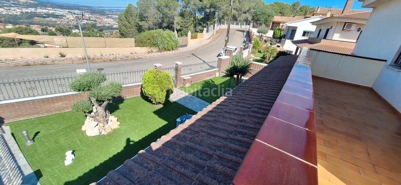Foto 446cd490-ba84-42d6-b3d7-267c15d49c5f. Chalet con camino riscaldamento parcheggio in Abrera