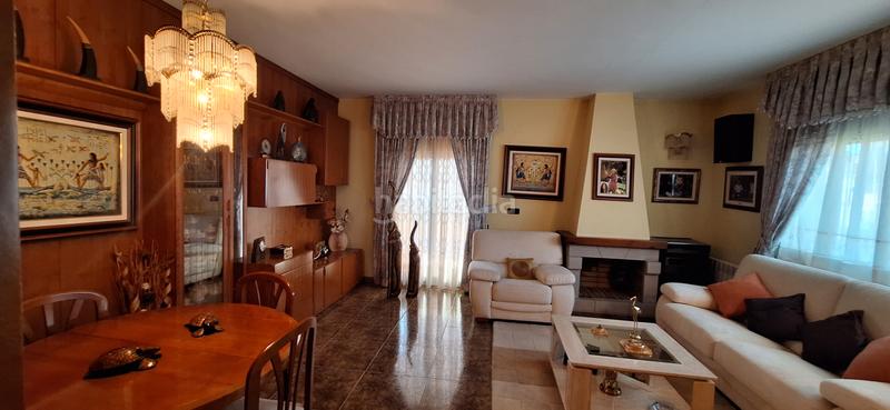 Foto bcf6812e-3f19-4613-9fa1-af4585642a80. Chalet con camino riscaldamento parcheggio in Abrera