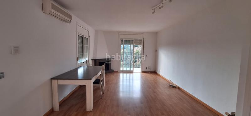 Foto 18d358a9-44e4-4c2f-87ae-53e226bf759a. Chalet mit kamin heizung parking in Abrera