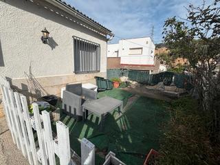Chalet à Abrera. Casa para entrar a vivir a 4 vientos en abrera can villalba.
