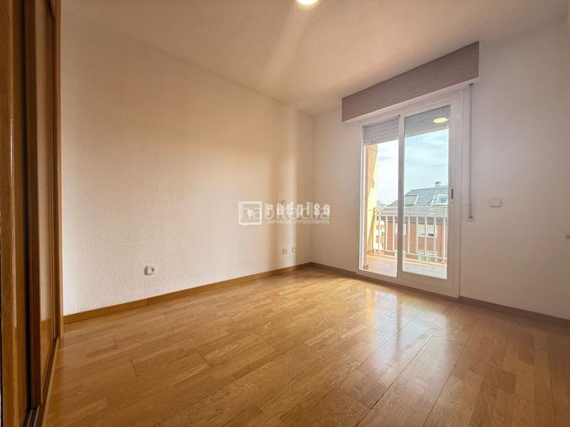 Foto 075507b7-0ab6-4a2e-9a0e-1bea9cdfdfc7. Flat with heating pool in Villalba Estación Collado Villalba