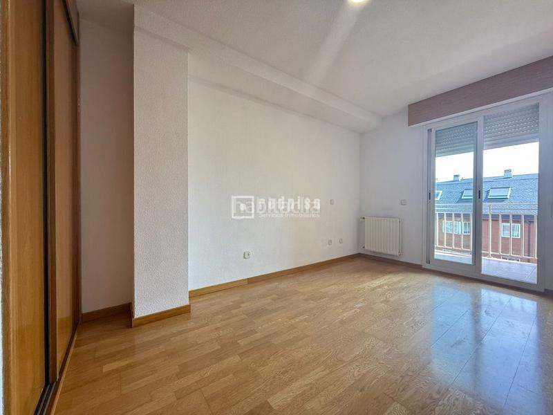 Foto c73a4f54-095a-4acb-ab75-d2c17e900095. Flat with heating pool in Villalba Estación Collado Villalba