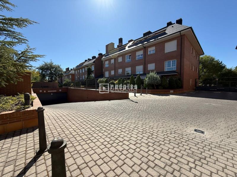 Foto 05aca9e1-1b9a-44ee-9dd8-862d40d0d396. Flat with heating parking pool in Los Negrales Collado Villalba