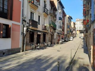 Lloguer Local Comercial a Peña kalea 22. Bar equipado en la parte vieja irundarra, preparado para entrar