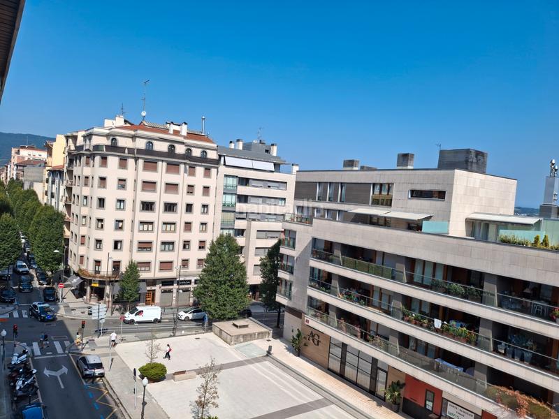 Foto c281164b-3e7d-4953-8384-cbe255703675. Piso en beraqueta kalea 17 piso céntrico de 86 m2 con balcón corrido en Irun