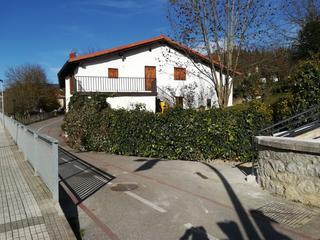 Casa  Carretera. Caserío de 3 plantas en goierri a reformar