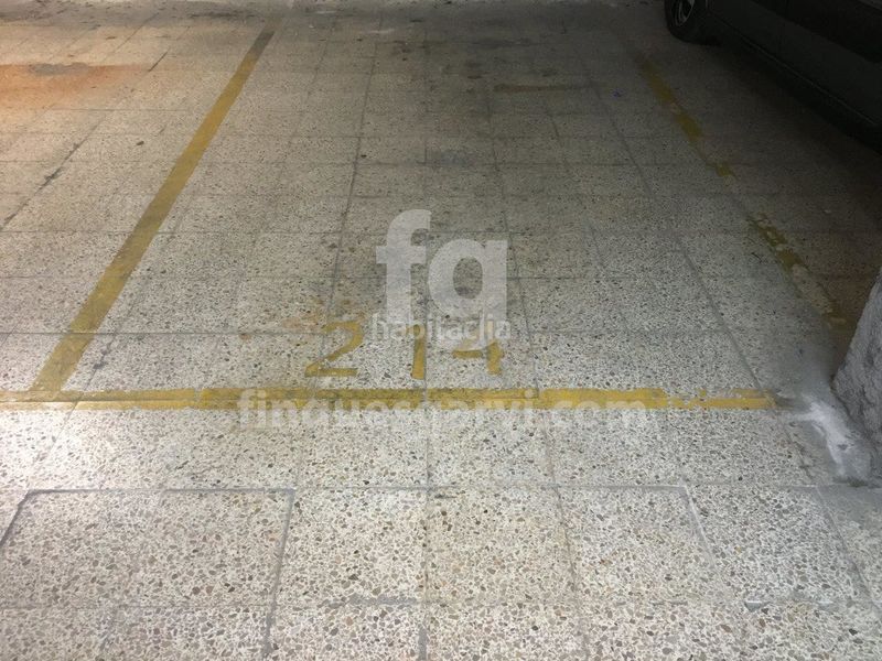 Foto 58f3fe3c-6a52-4a0b-9bbc-2f0b99a22918. Aparcament cotxe a La Bordeta Barcelona