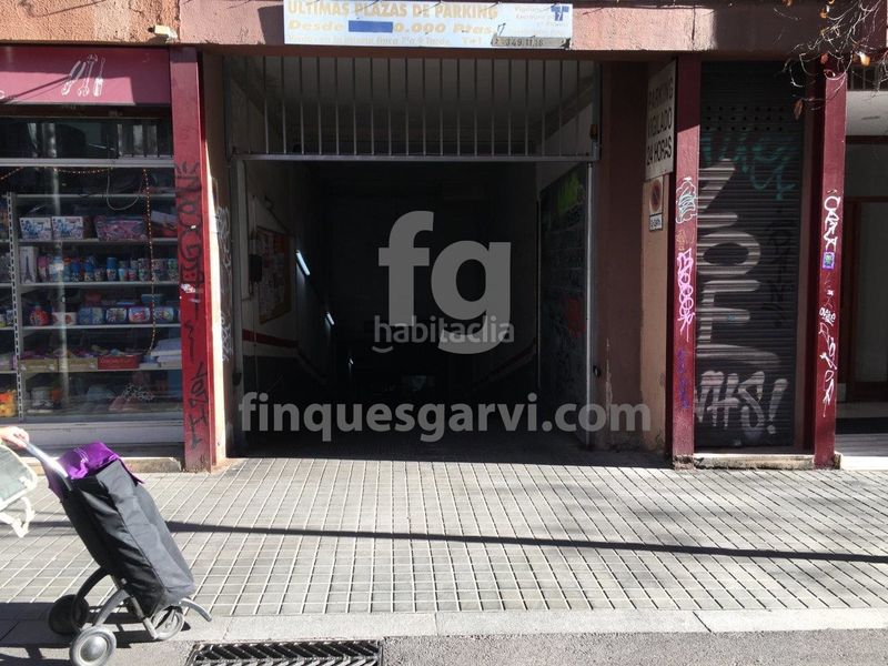 Foto c0f38750-055b-4506-a736-be14c2a211cb. Aparcament cotxe a La Bordeta Barcelona