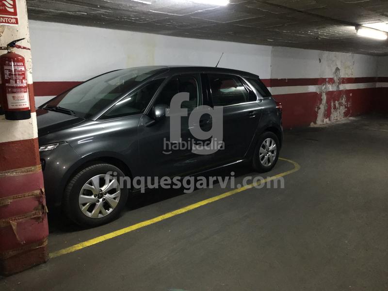 Foto bce228ae-51fc-4dd7-878d-da6a8762d49c. Aparcament cotxe a Collblanc Hospitalet de Llobregat (L´)