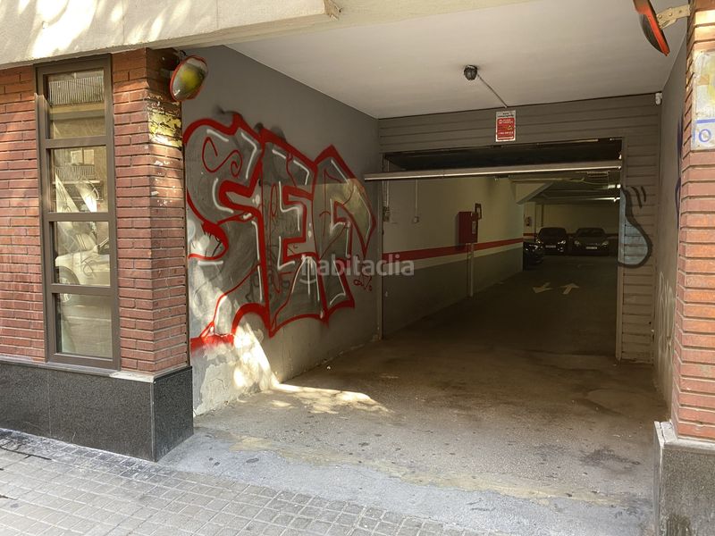 Foto 160f0d40-b0c9-49f8-a649-1940f0cf03ef. Aparcament cotxe a La Bordeta Barcelona