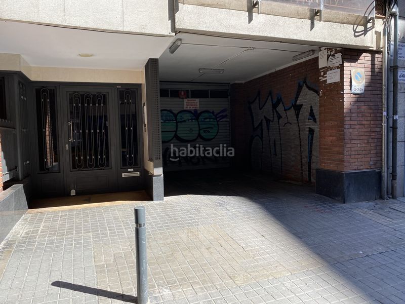 Foto f7bd74ca-4566-476c-b9bd-e2d93ebbde39. Aparcament cotxe a La Bordeta Barcelona