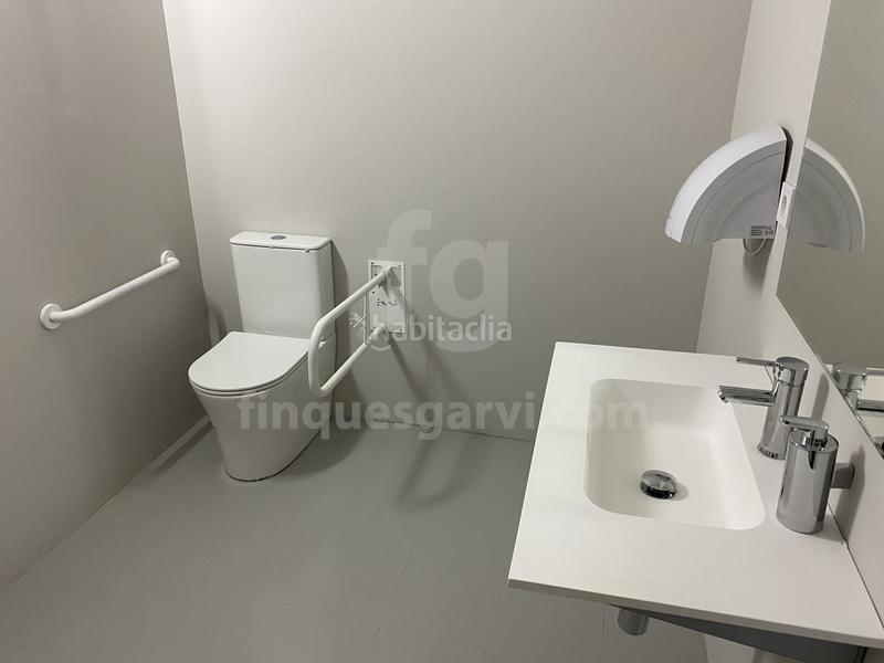 Foto c0ebb456-7856-4e7c-b8e0-ffa28f2234ec. Location bureau avec chauffage dans El Coll Sant Cugat del Vallès