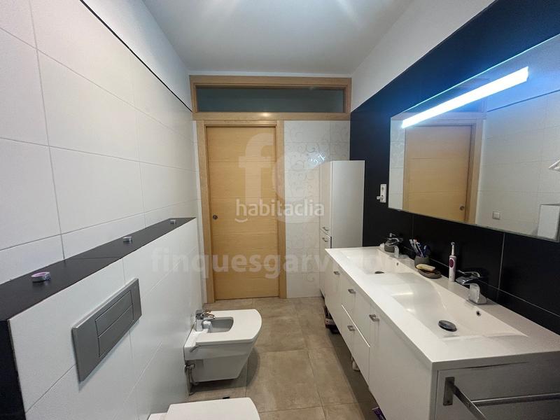 Foto a019bd4b-894a-43d1-be31-438cdf4441a8. Casa a schiera con riscaldamento parcheggio in Centrevila Vilanova i la Geltrú