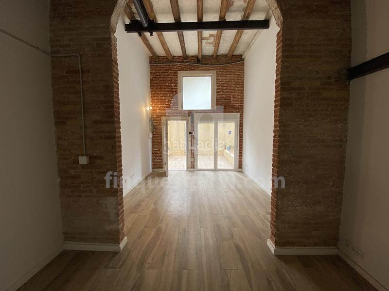 Foto 5ae26fa2-5fb7-4c60-b9d5-159b023613e9. Alquiler local comercial en Sant Ramon - Maternitat Barcelona