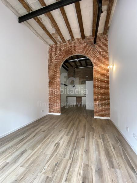 Foto dcc30eb3-cc05-4026-ae80-40089531b2ff. Location local commercial dans Sant Ramon - Maternitat Barcelona