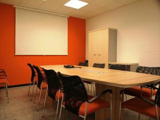 Location Bureau à N/a. Capacidad 12 personas