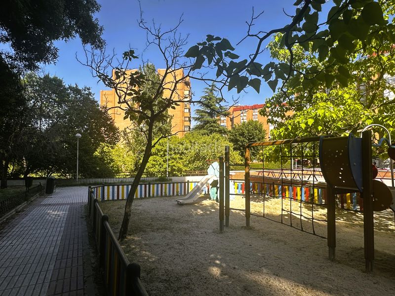 Foto 894d2375-5698-4f04-ab79-a5439ffdd41b. Piso en Canillas Madrid