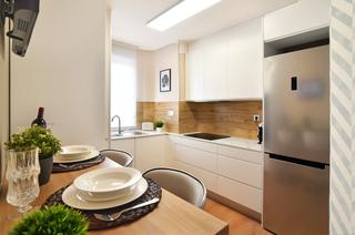 Location Appartement  Calle floridablanca. Piso para chicas estudiantes